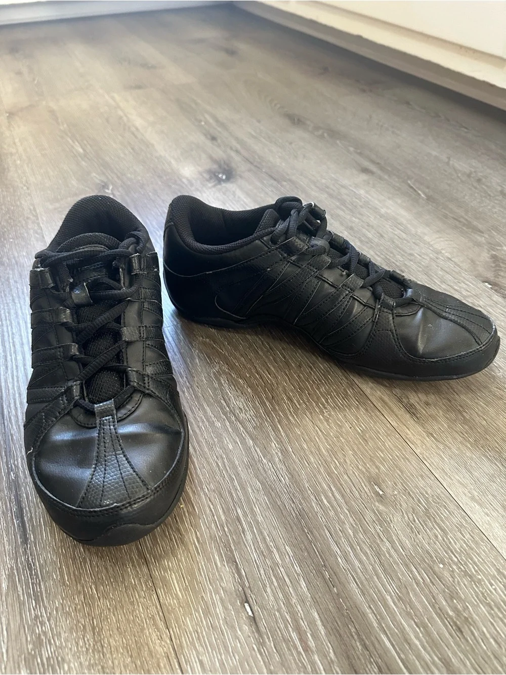 Nike women Black Low-Profile Lace-Up Sneakers